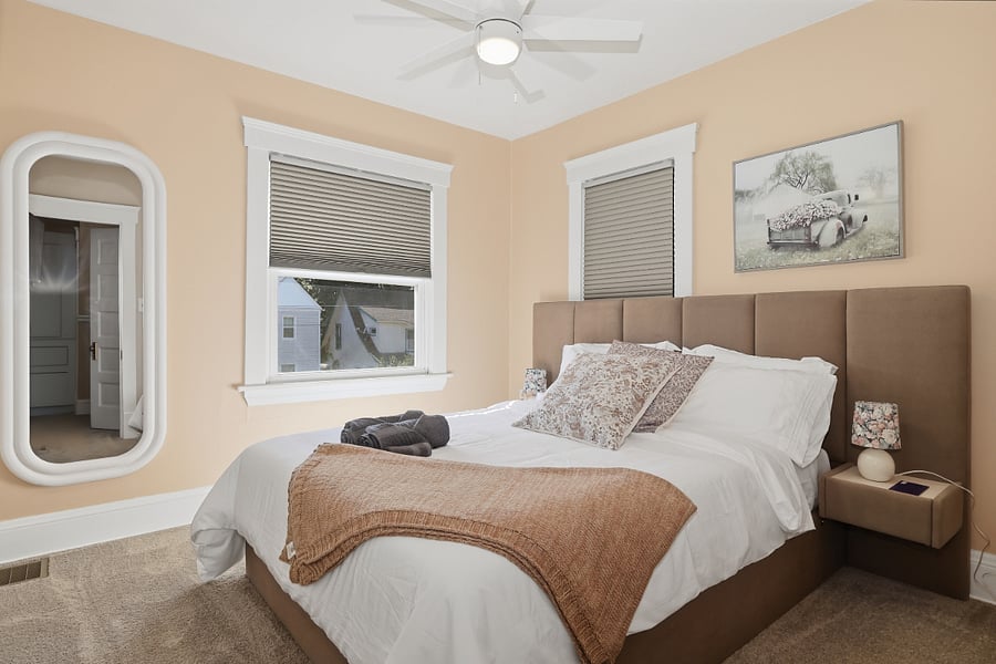 BR 3 with Queen bed and TV