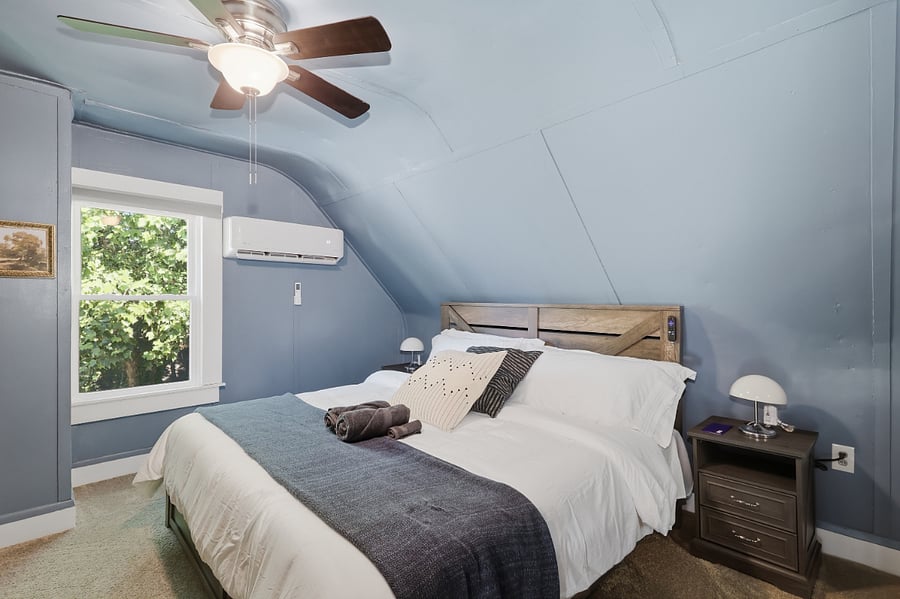 3rd Floor 4th BR with King bed and dedicated Split AC/Heating unit with remote control - Recently installed brand new unit - Also, with Smart Roku TV
