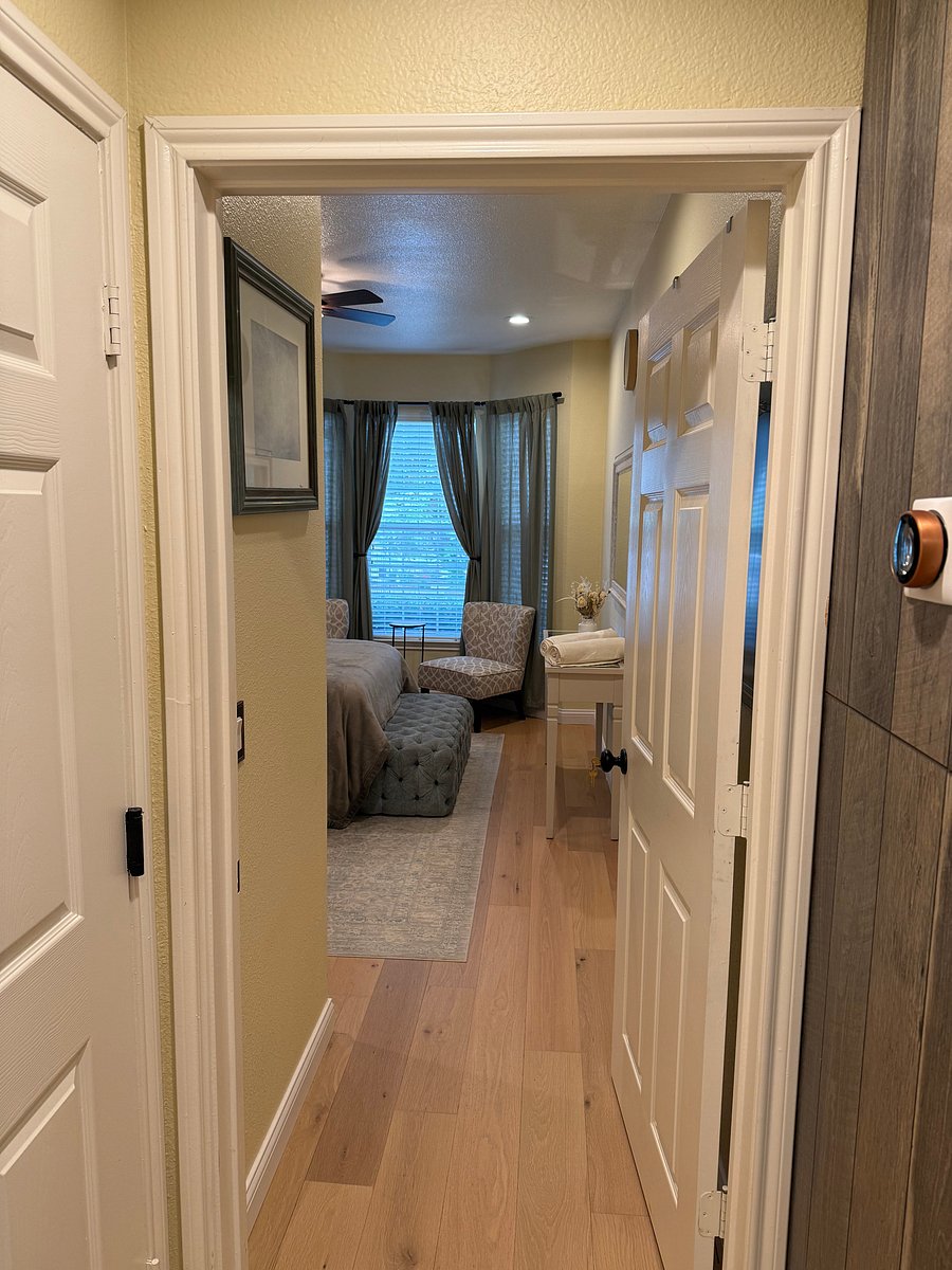 Furnished Finder property 1027778_1 photo 17