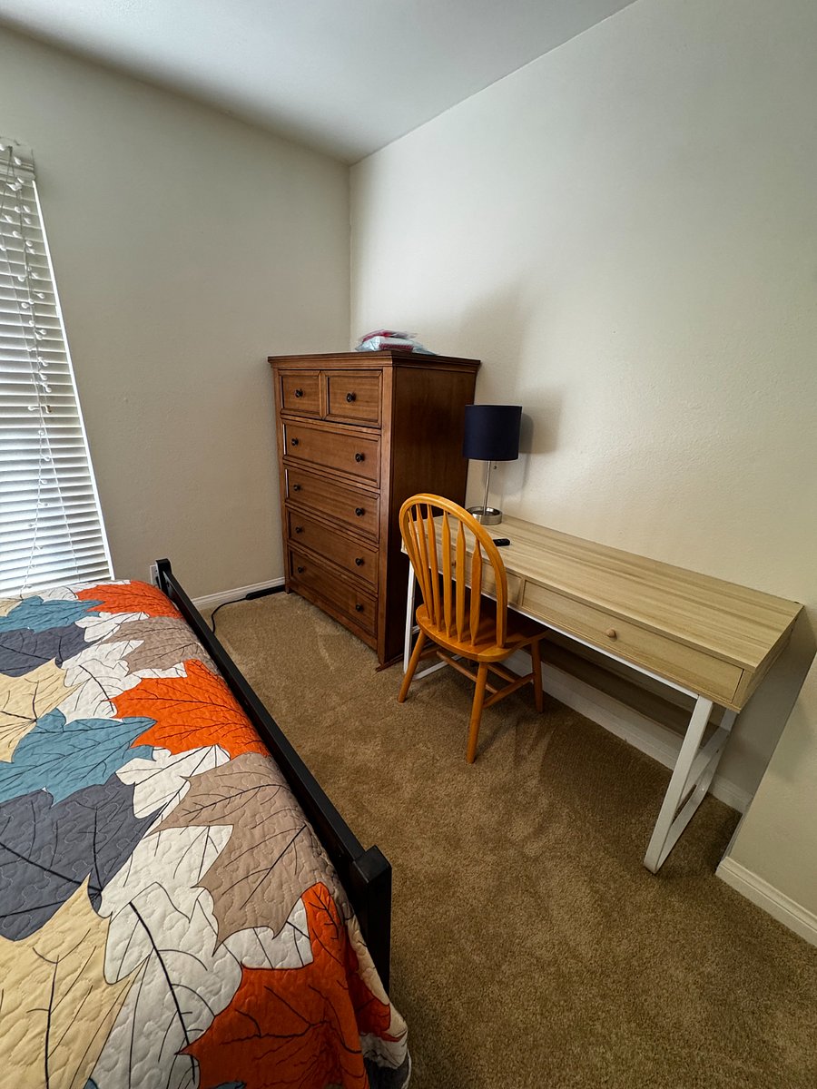 Nice Large 5 drawer dresser.