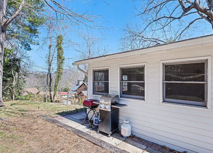 Gas and charcoal grills are provided