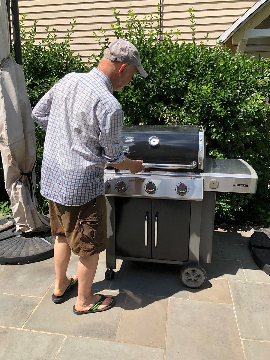 Gas grill