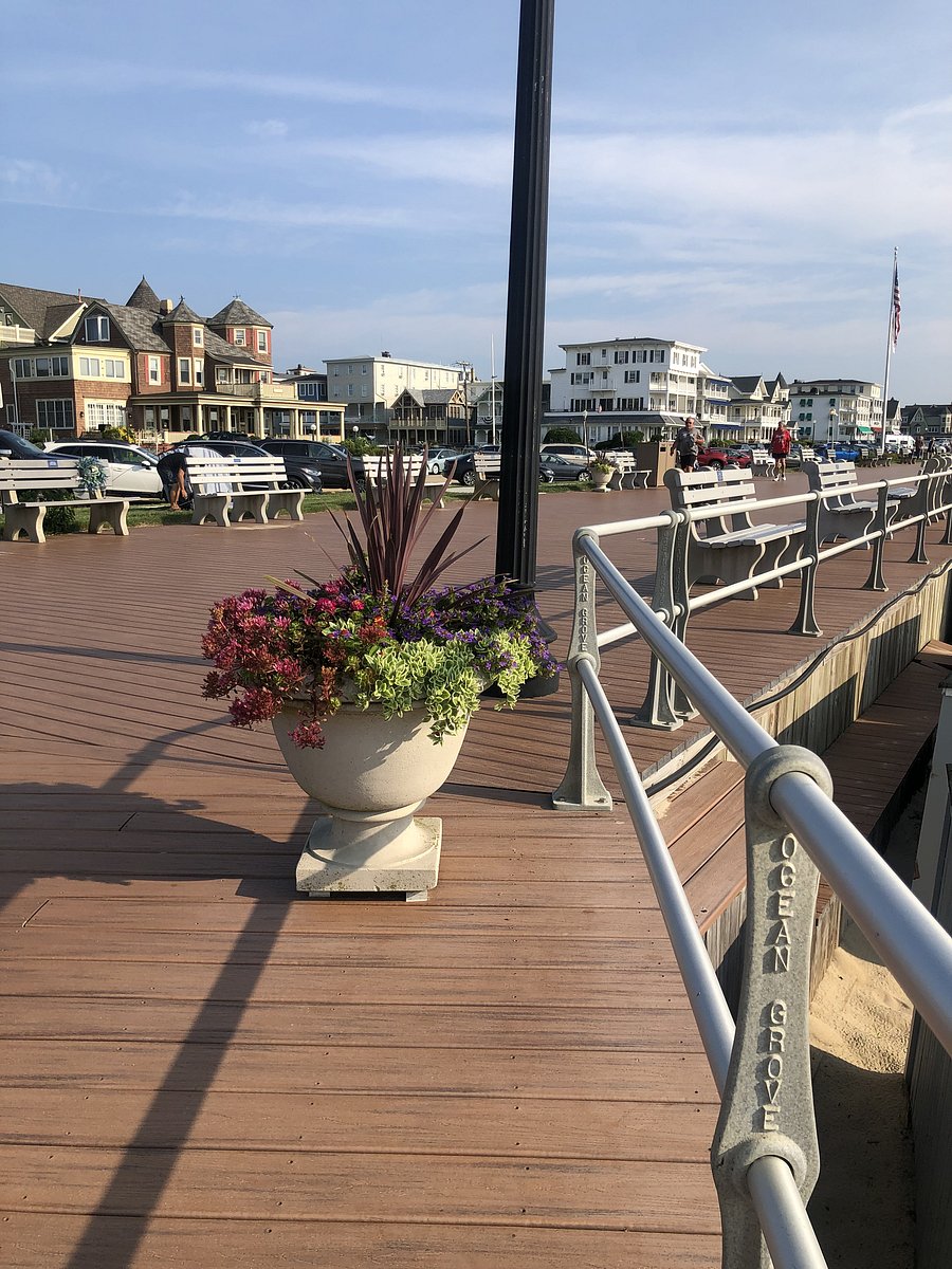 Ten minute walk to the clean, wide, boardwalk