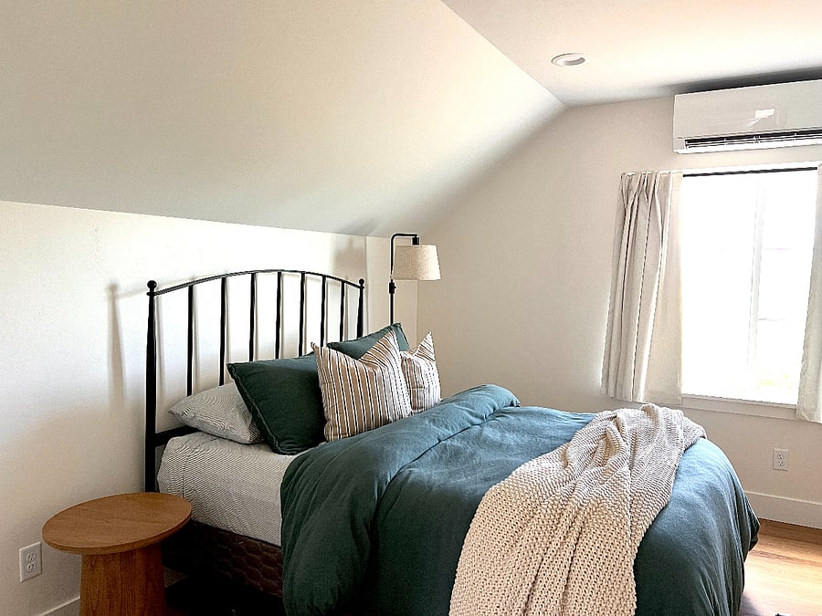 Bedroom with Queen Bed