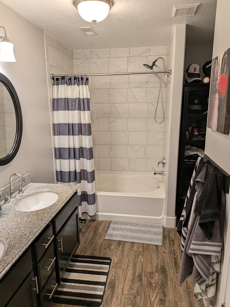 Master bathroom 2