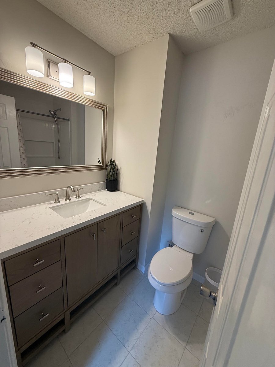 Full bath attached to bedroom