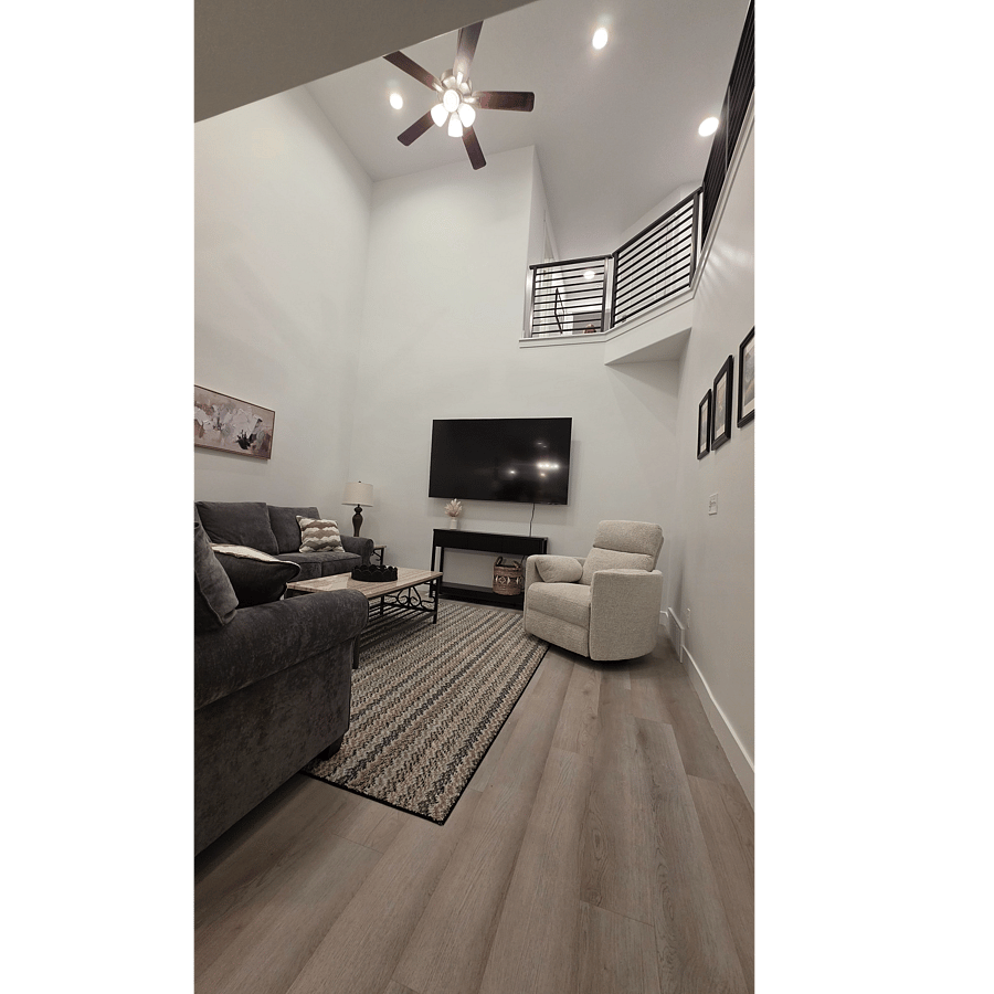 Family Room - Vaulted Ceilings