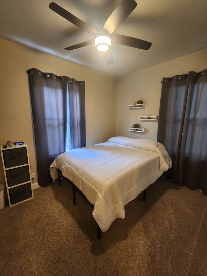 Bedroom 2: Double Full Bed, closet and Smart TV