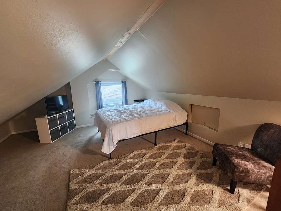 Bedroom 3: Queen Bed, Smart TV
