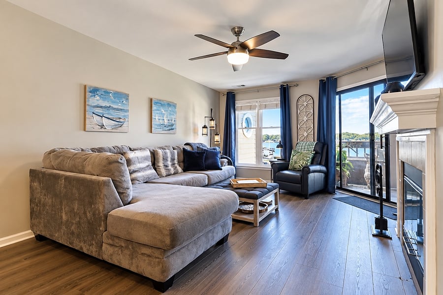 Open family area with view of the lake