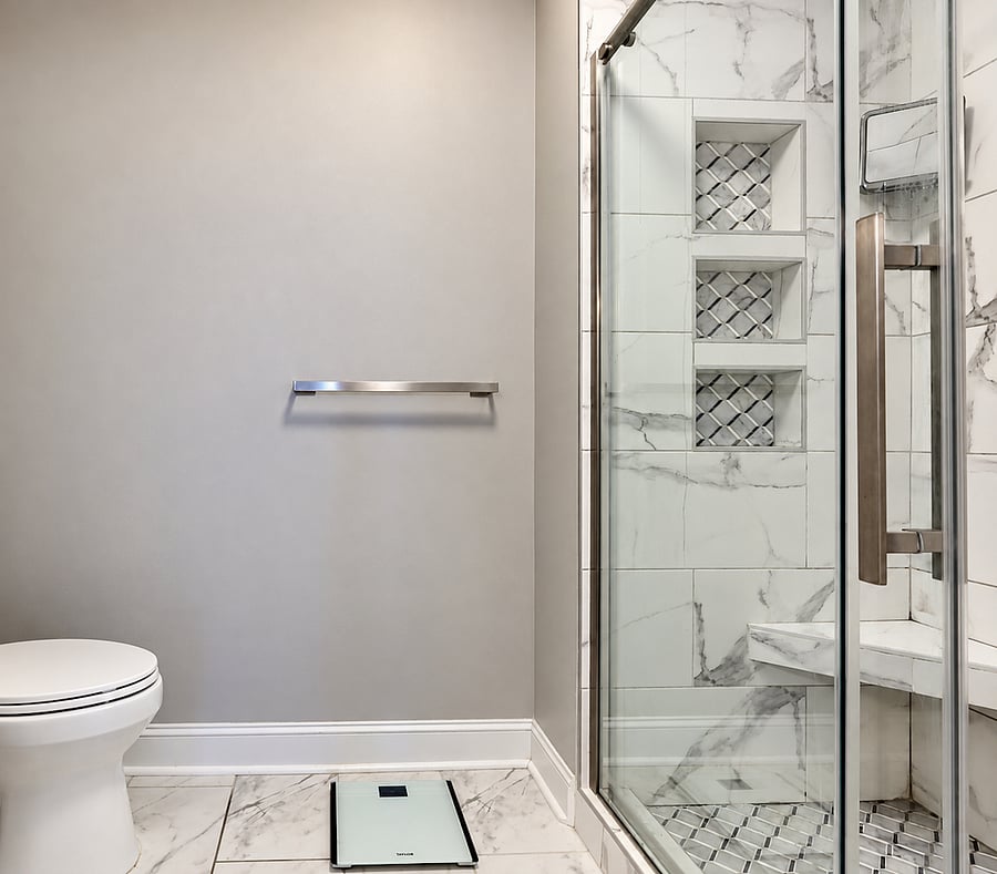 Door can close to shower and toilet