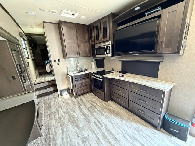 Furnished Finder property 1028024_1 photo 3
