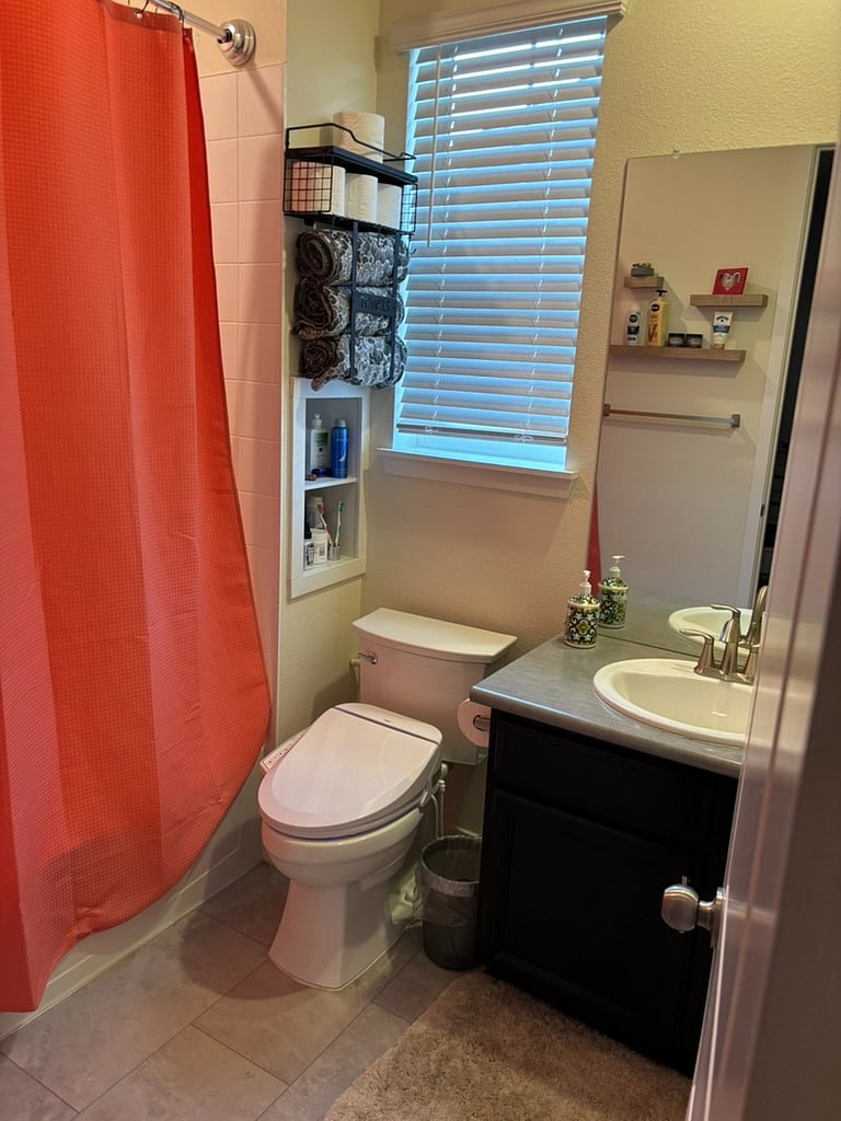 Guest bathroom.