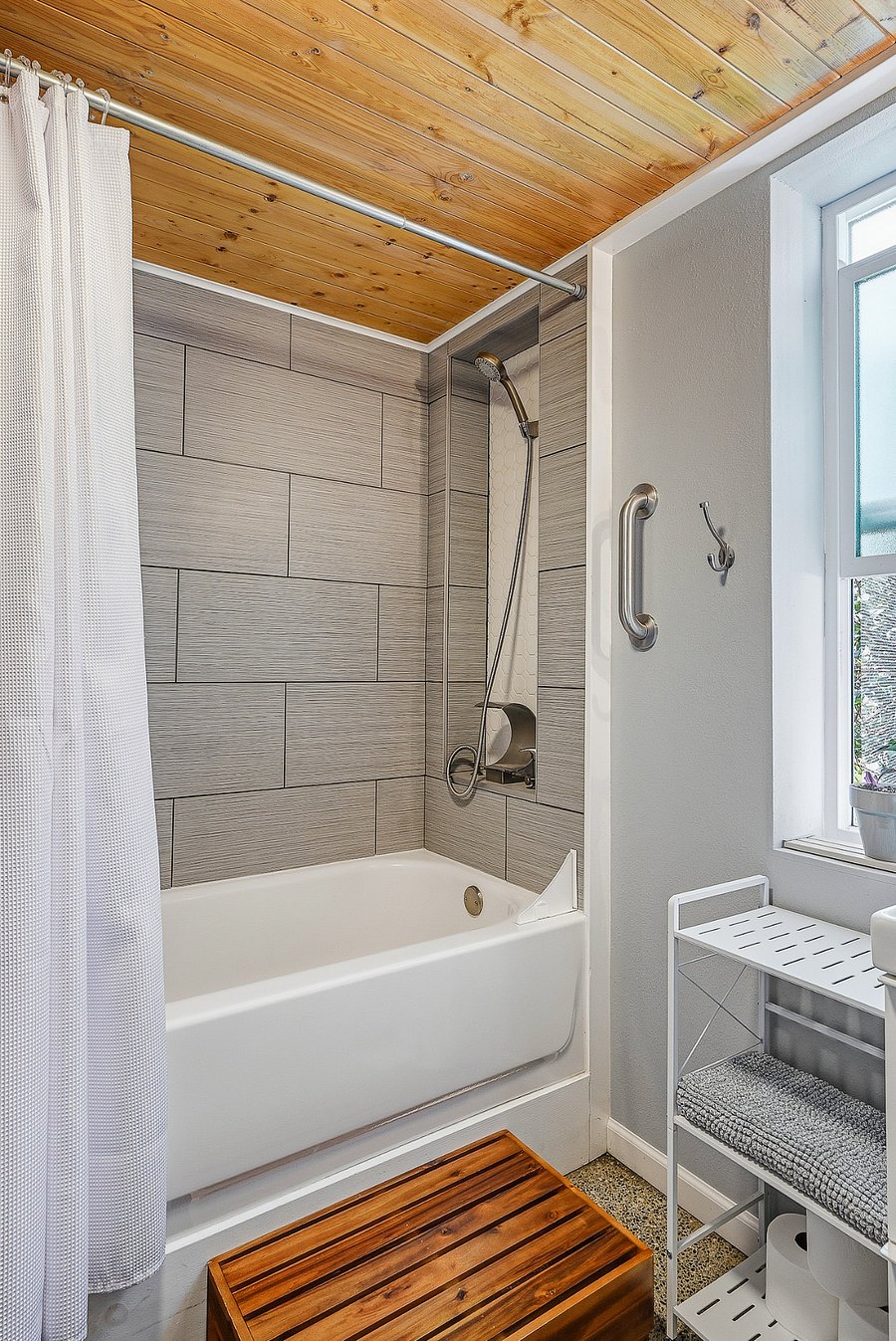 Furnished Finder property 1028115_1 photo 9