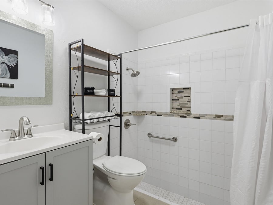 Primary bedroom ensuite bath