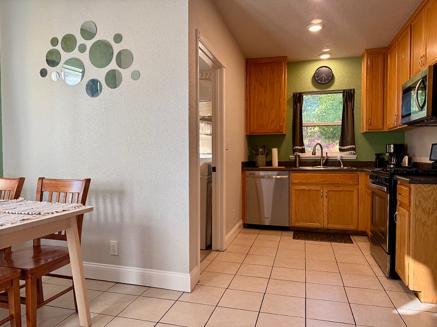Furnished Finder property 1028186_1 photo 7