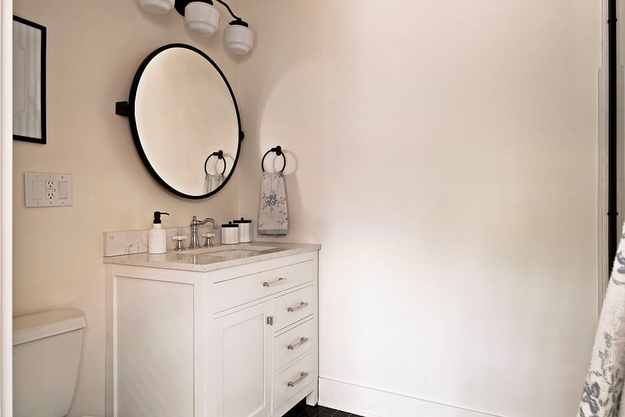ensuite bath for bedroom 3 or office