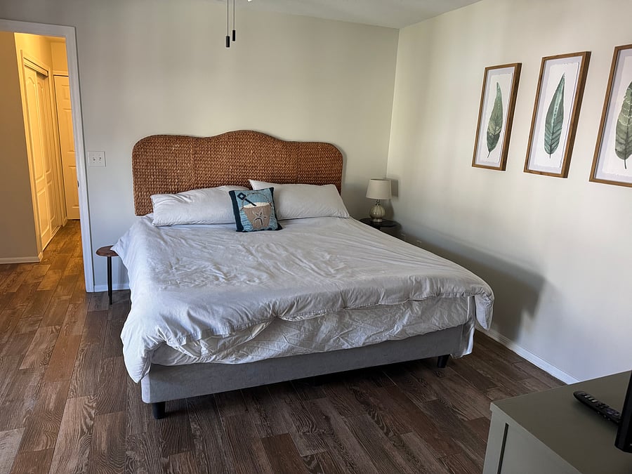 Main bedroom - king
