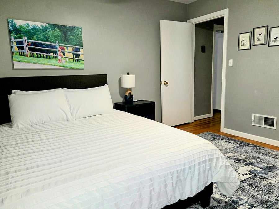 Second bedroom with Queen Bed