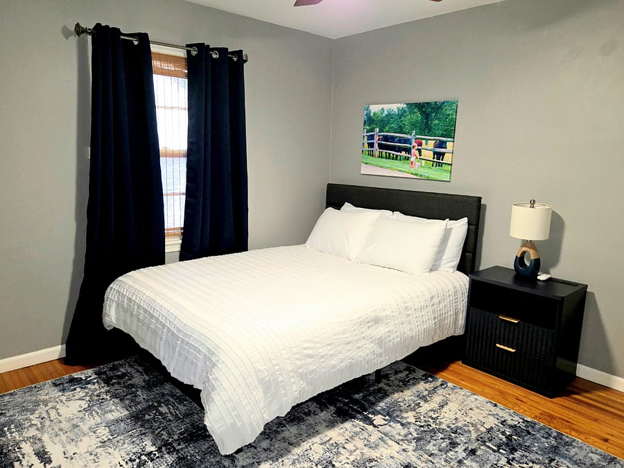 Second bedroom with Queen Bed