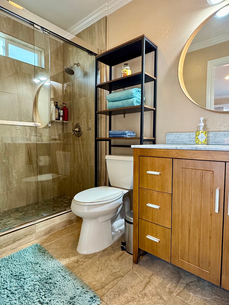Master Bathroom (attached)