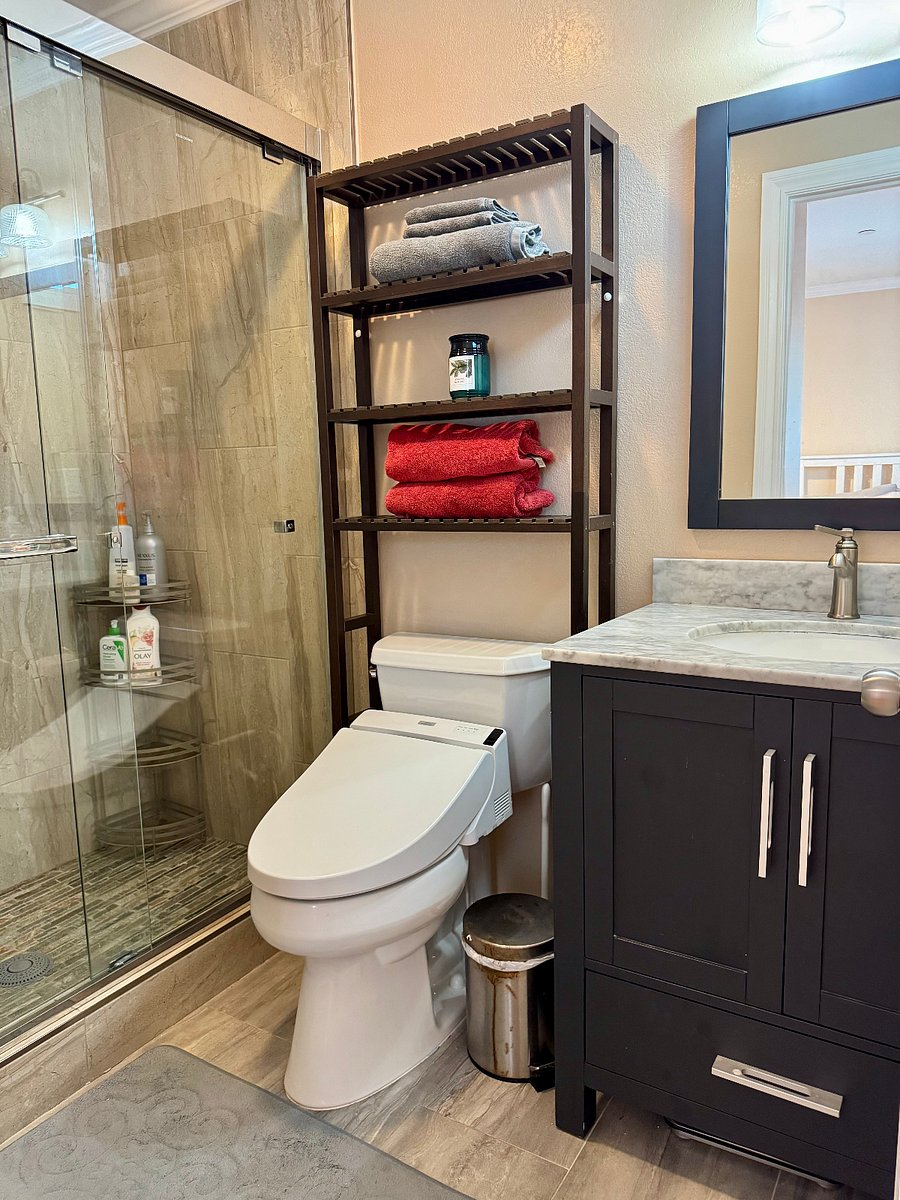 2nd Bathroom (attached)
