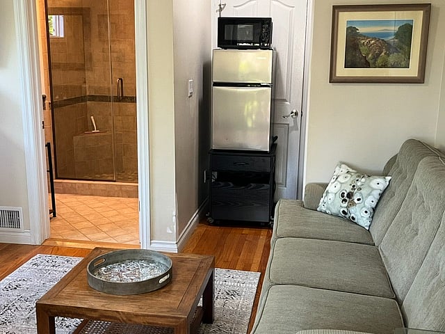 Furnished Finder property 1028456_1 photo 2