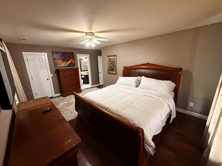 Master Bedroom - Downstairs