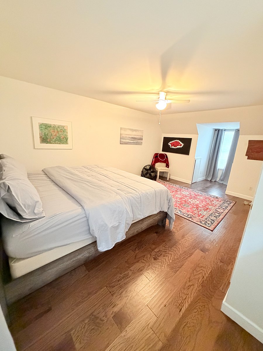 Razorback Room- Upstairs King Bed