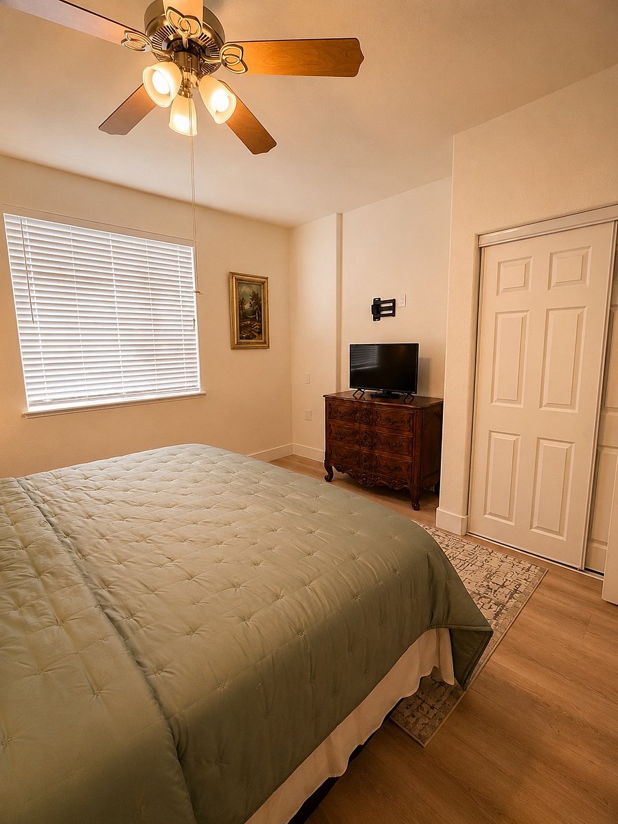 California King Bed (Double Occupancy)