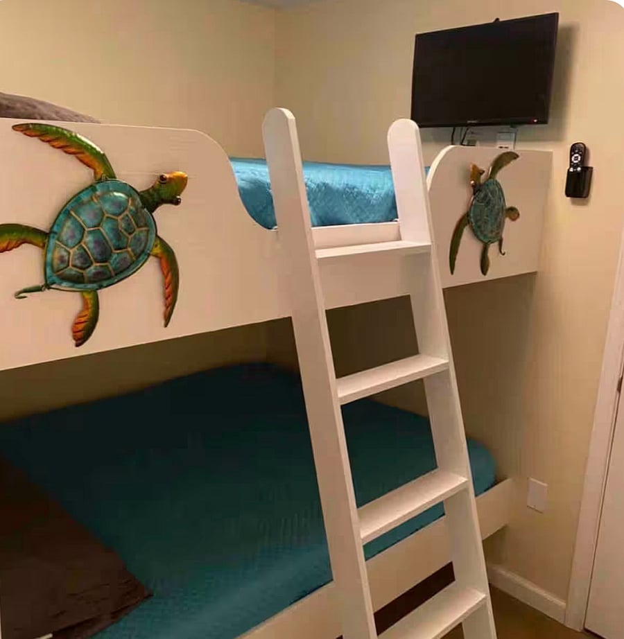 Full size floating bunks