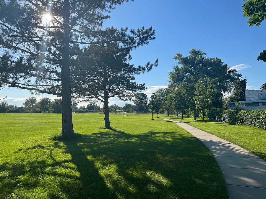 Riverside Park nearby