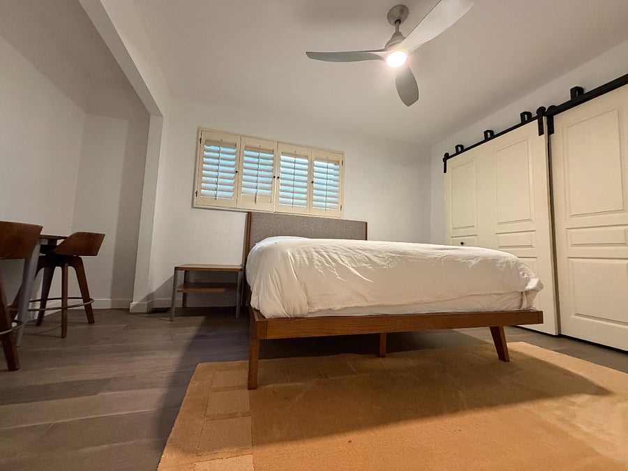 Aloha Room- Shared bathroom