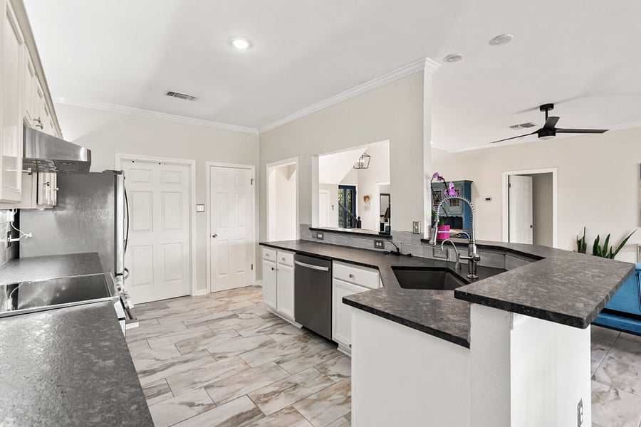 Furnished Finder property 1028698_1 photo 12