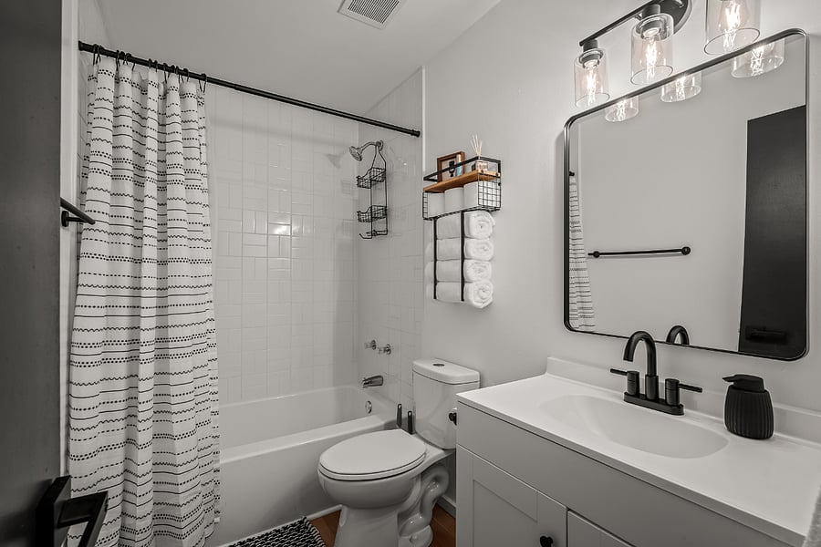 Full Bathroom