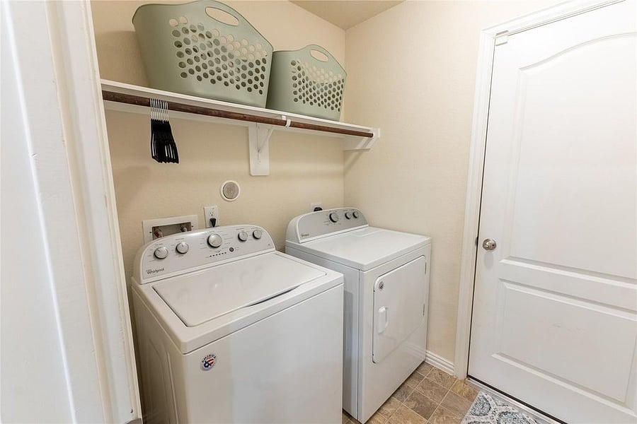 Furnished Finder property 1028756_1 photo 23
