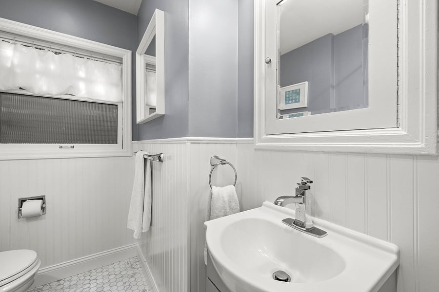 Downstairs bath 