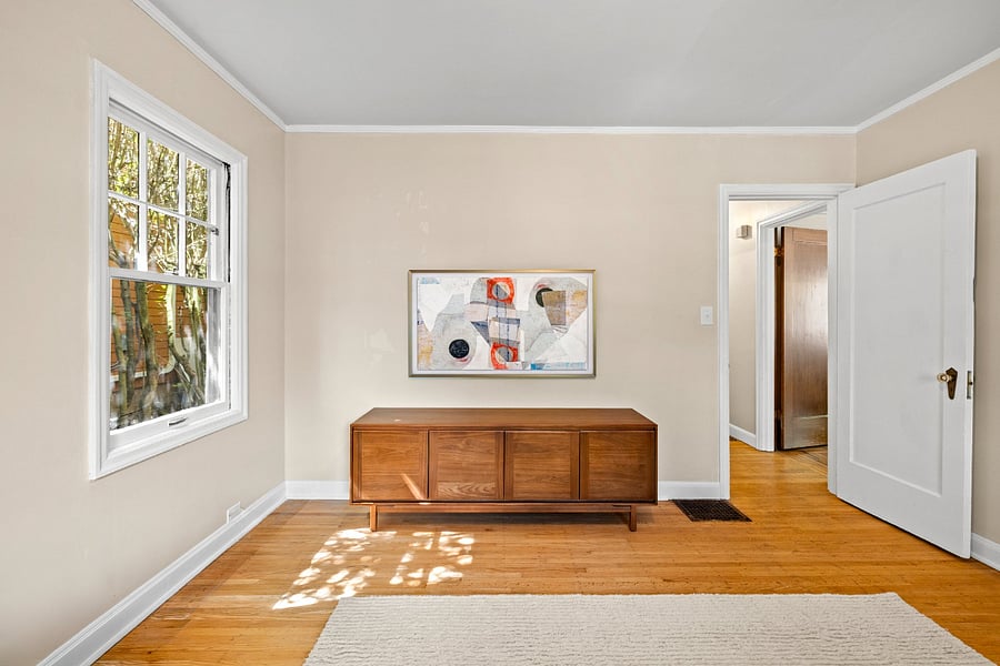 When not watching TV, enjoy your favorite piece of art displayed on the Frame TV and make the TV room a cozy reading room.