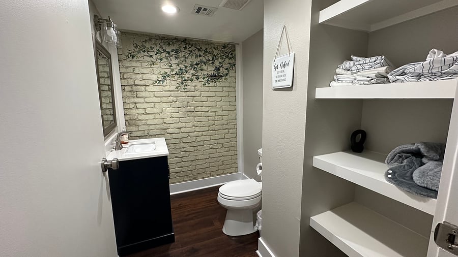 1/2 bathroom
