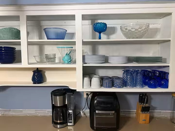 Fully stocked kitchen with appliances