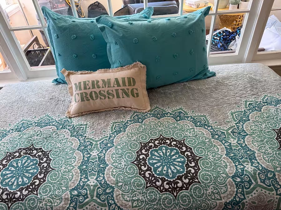 Living Room has a twin aybedd this is in common space inbetween living room and dining room not am actual forth bedroom the home is a 3/1
