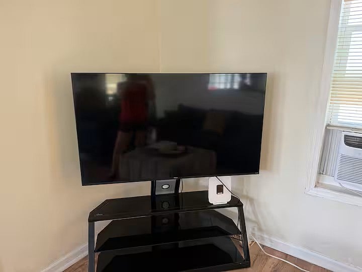 Living Room 55'Hisense Roku TV