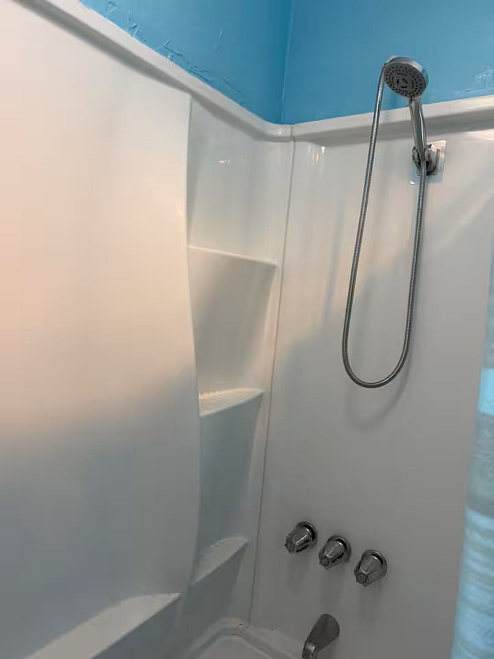 Full sized bathtub and standup shower with removal showerhead clean feels great!