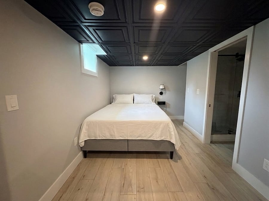 Queen Size Bed & Draw Storage