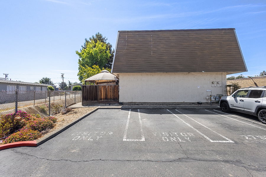 There are visitor parking spaces in the complex too
