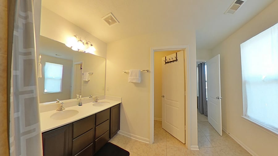 Primary Bath w/Rain Showerhead