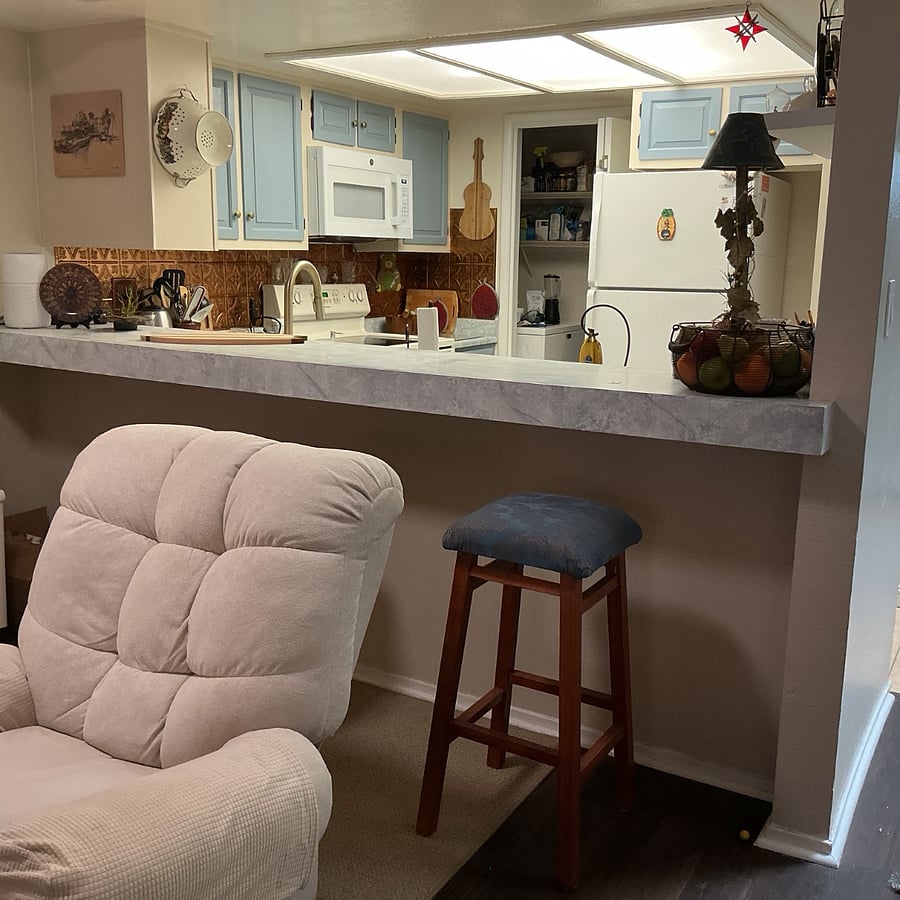 Kitchen breakfast bar