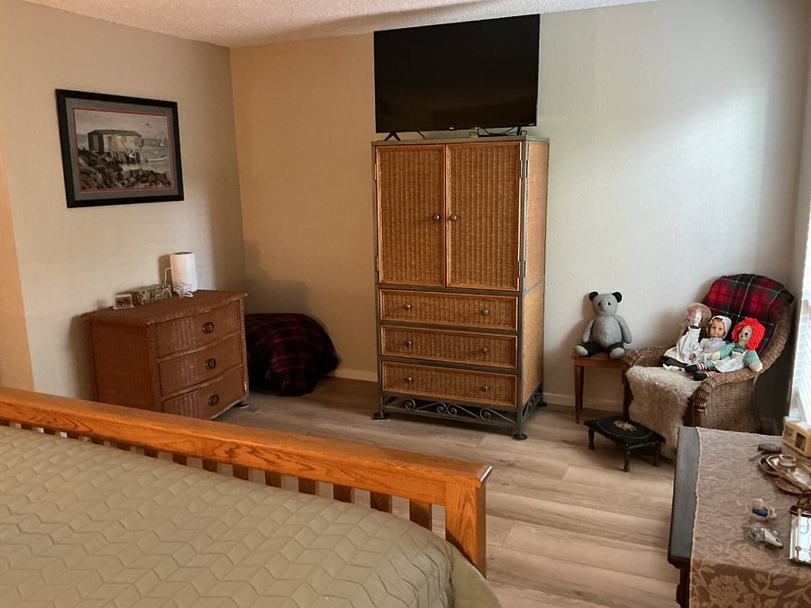 Armoire and smart TV