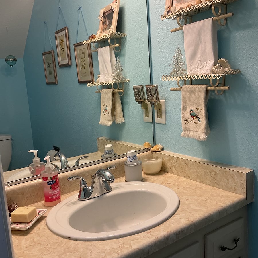 Entryway half bathroom