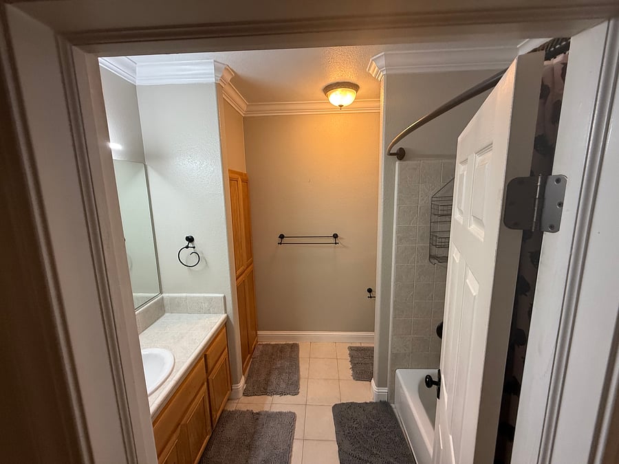 Hall full bathroom